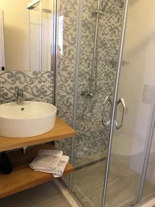 Отель Hotel Pirate Old Town Улцинь Двухместный номер Делюкс с 1 кроватью и балконом, вид на море-4