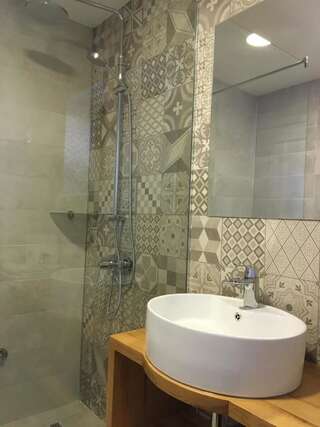 Отель Hotel Pirate Old Town Улцинь Двухместный номер Делюкс с 1 кроватью (для 2 взрослых и 1 ребенка)-1